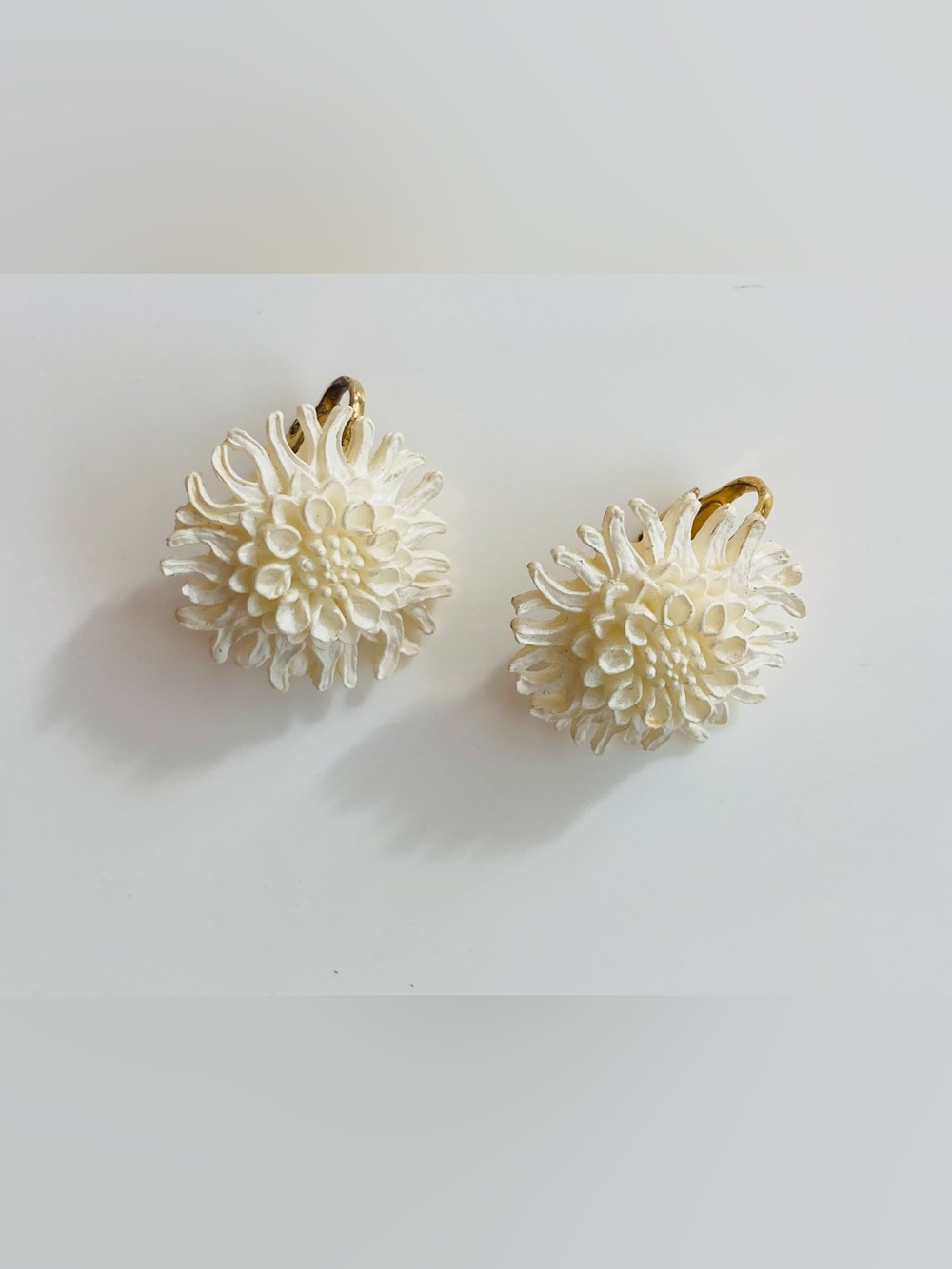 Vintage mid century MCM white celluloid floral clip on earrings